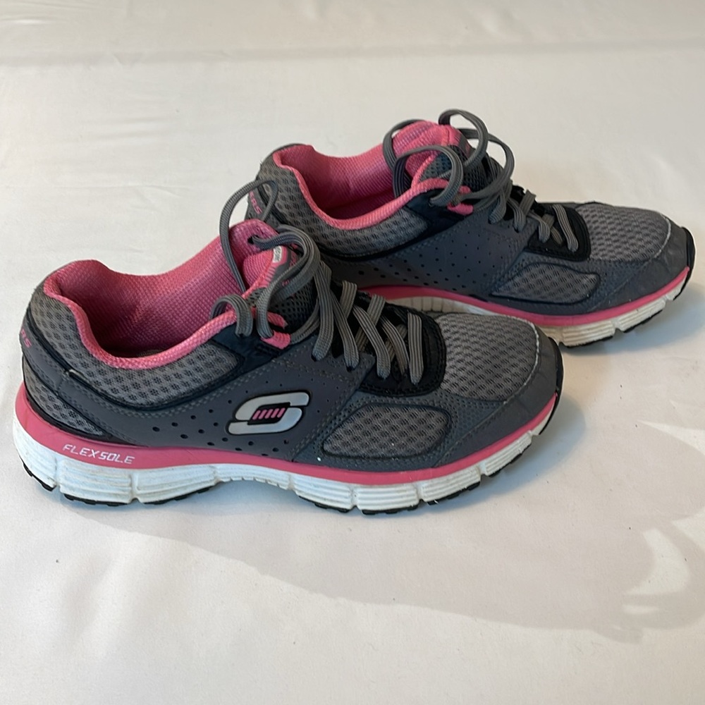 Skechers size 8 , women’s, Flex Sole , good condition , preowned - Picture 2 of 5